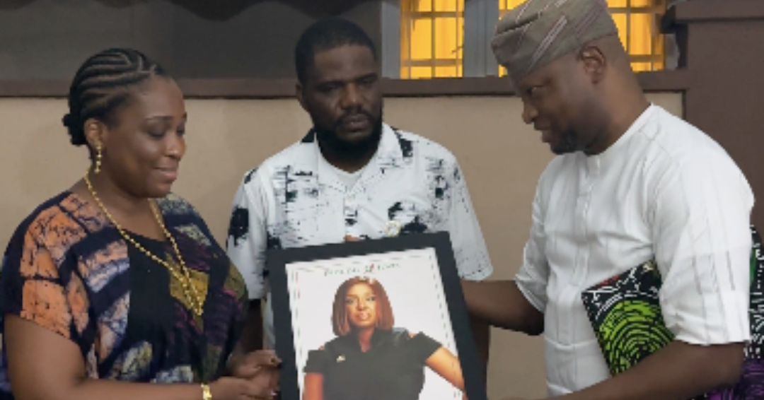 Olajide Adeniran (Jandor) presents gift to Abisoye Fagade wife on behalf of J9C